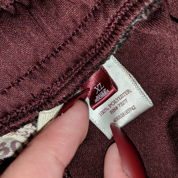 ‼️SOLD‼️Maroon Shorts - Picture 2 of 3